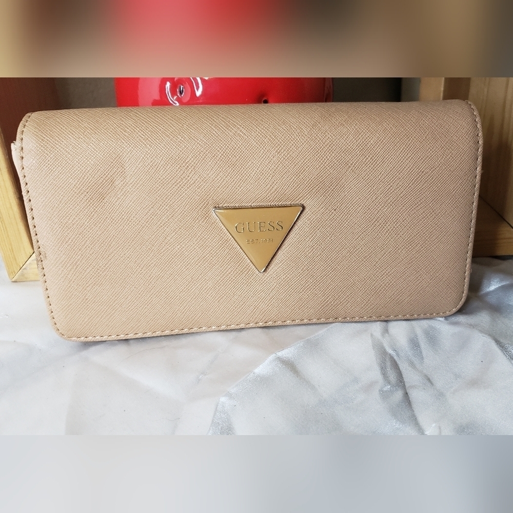 4/20$ ➡️ Guess Tan Women's Wallet with Gold Accent